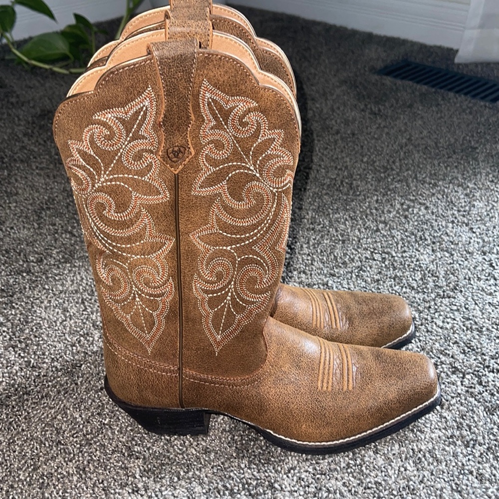 Ariat Round Up Square Toe Western Boot size 6.5